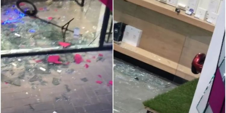 „Iphonele nu-s, nici laptopurile nu au rămas”. Au spart geamul și au golit un magazin, la Ciocana: Poliția caută făptașii | VIDEO