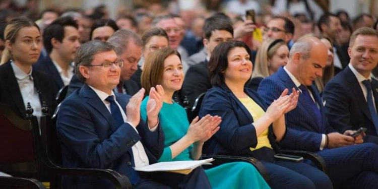 Grosu a luat locul Maiei Sandu în PAS: Speakerul, ales președintele formațiunii pentru următorii patru ani