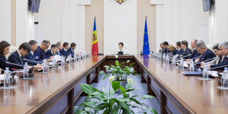Moldovenii cu pașapoarte expirate vor putea reveni acasă: Deciziile, adoptate de CSE