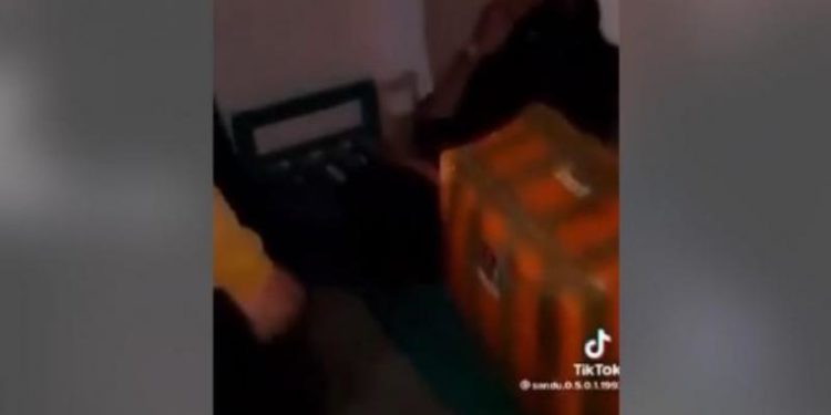 Un bărbat, bătut de un minor într-o stație din Criuleni: Scena filmată și postată pe TikTok. Poliția investighează cazul | VIDEO