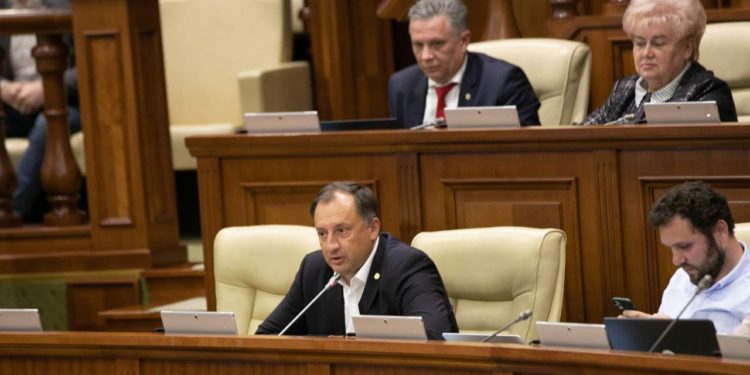 Partidul „ȘOR” le cere deputaților din PAS să nu mai facă show și să voteze pentru anularea imunității parlamentare