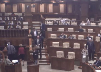 „Tare aș vrea să văd care este poziția domnului Grosu”: Înainte de a părăsi sala parlamentului, deputații BCS și-au propus să-l audieze pe directorul SIS în legătură cu declarațiile președintelui Radei Supreme de Kiev despre transmiterea tehnicii militare țării vecine | VIDEO