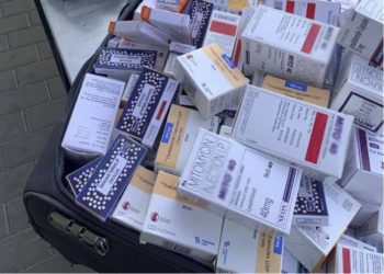 Cazul valizelor cu medicamente, depistate la frontieră. Tânăra care le transporta spune că le-a primit de la o persoană necunoscută | VIDEO