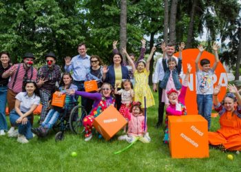 De Ziua Familiei, mai multe activități au fost organizate în fața Guvernului. Evenimentele planificate de Primăria Chișinău au fost anulate | VIDEO
