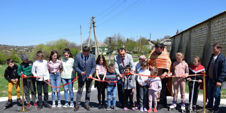 Echipa Partidului „ȘOR” a inaugurat un alt drum în satul Pohorniceni, raionul Orhei