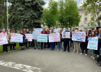 Deputații Partidului „ȘOR” și ai PCRM au cerut demisia Guvernului, în cadrul unui flashmob