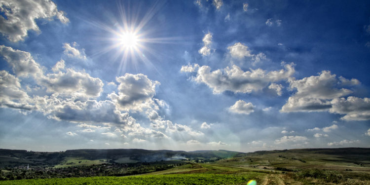 Cer variabil și fără precipitații cu maxime de până la 20ºC. Cum va fi vremea în prima săptămână a lunii mai