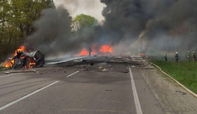 В Ровенской области бензовоз столкнулся с автобусом: 17 человек погибли