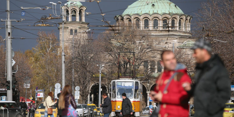 Bulgaria confirmă intenţia de a adera la euro la 1 ianuarie 2024. Mai rămâne să convingă că are rezultate în lupta contra corupției