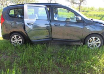 Au agresat șoferul unui taxi și i-au furat mașina! Indivizii – reținuți și audiați. Ce au declarat | FOTO