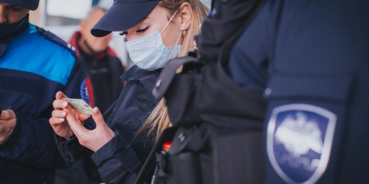 Un moldovean și-a fabricat singur permis de conducere ca să poată munci în Germania