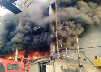Un incendiu violent a provocat moartea de 27 de oameni în New Delhi. Peste 25 sunt răniți | VIDEO