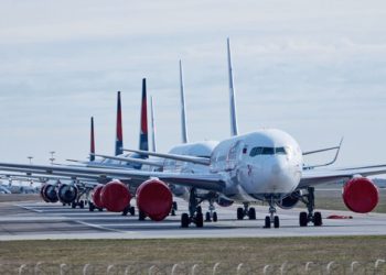 В аэропортах Москвы задержали и отменили почти 20 рейсов