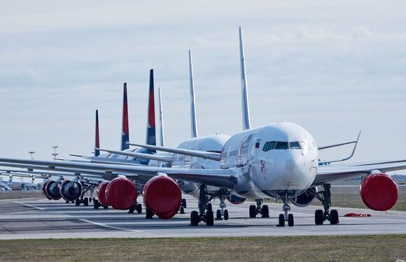 В аэропортах Москвы задержали и отменили почти 20 рейсов
