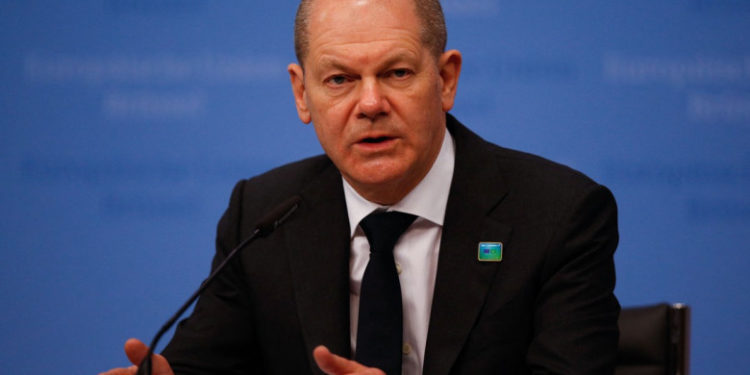 Zelenski îi cere cancelarului Germaniei să viziteze Kievul când Rusia sărbătoreşte Ziua Victoriei