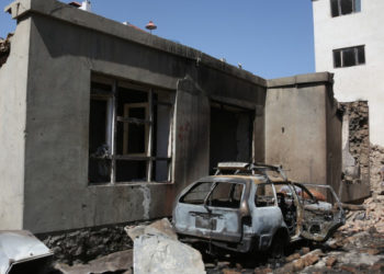 3 atentate cu microbuze-capcană în aceeași zi, într-un oraș din Afganistan. 9 oameni au murit