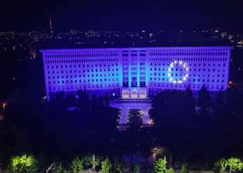 De 9 Mai, clădirea Parlamentului a fost iluminată festiv în culorile drapelului Uniunii Europene | VIDEO