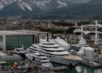 В Италии задержали 140-метровую яхту «Шахерезада». Команда Навального связывала ее с Путиным