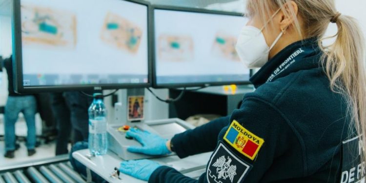20 000 euro depistați la controlul de securitate