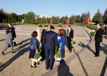 „Nu trebuie să permitem ca războiul să ne fure prezentul și viitorul”. Mesajele politicienilor și a conducerii țării în ziua de 9 Mai | VIDEO