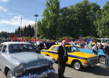 Mii de oameni au participat la evenimente de comemorare a victimelor celui de-al Doilea Război Mondial, iar în capitală a fost organizat un marș „Regimentul Nemuritor” | VIDEO