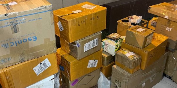 Schemă de contrabandă cu componente ale dispozitivelor electronice pentru generarea criptomonedei – destructurată