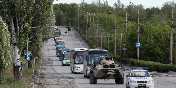 СМИ сообщили о выезде с «Азовстали» новой группы украинских военных