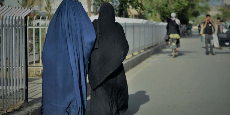 Violența împotriva femeilor, inclusiv „crimele de onoare”, în creștere în Afganistan