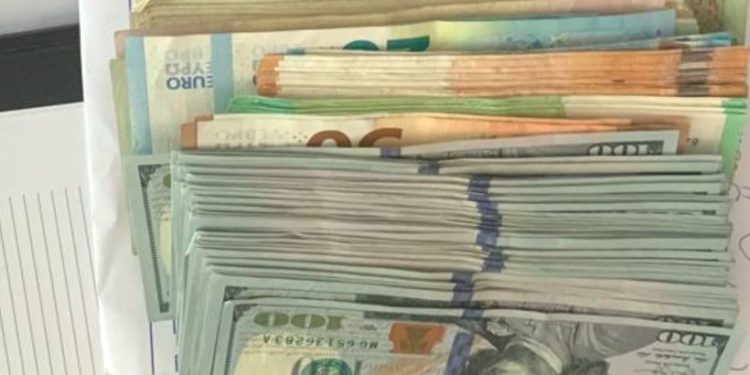 Schemă de contrabandă cu 200.000 de țigări: O persoană, reținută și cinci cercetate în libertate