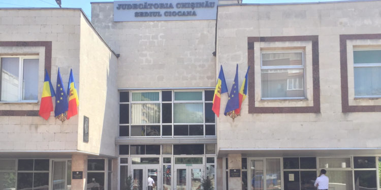 Alertă cu bombă în sectorul Ciocana al capitalei. Zona a fost încercuită și toată lumea – evacuată