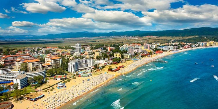 De astăzi, 1 mai, Bulgaria a eliminat toate restricțiile anti-Covid