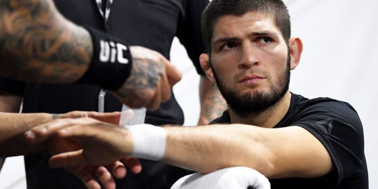 Двоюродный брат Нурмагомедова угрожал египтянину пистолетом из-за шорт