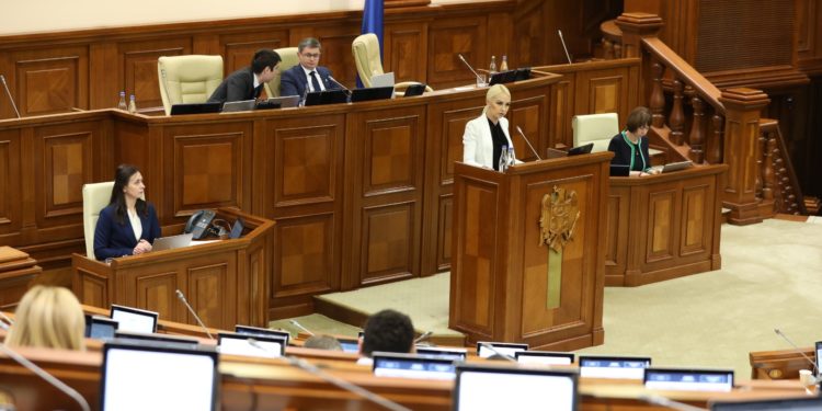 Марина Таубер: Тех, кто совершил кражу из банковской системы Молдовы, защищает PAS