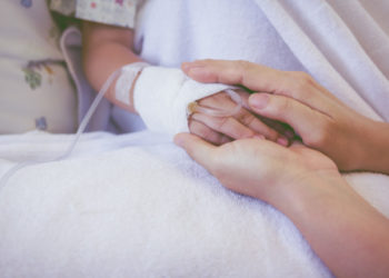 Medicii anunță starea copilului diagnosticat cu forma „misterioasă” de hepatită acută. Ministerul Sănătății a spus care sunt simptomele caracteristice acestei boli | VIDEO