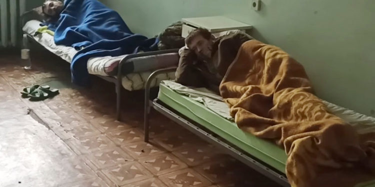 Rusia a publicat primele imagini din spital cu soldații ucraineni care au părăsit Azovstalul. În ce condiții sunt tratați răniții