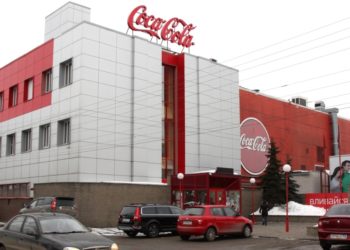 Coca-Cola прекратит продажу своей продукции в России. После того, как в стране закончатся запасы напитков