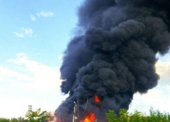 Масштабный пожар на химзаводе в Запорожской области ликвидировали