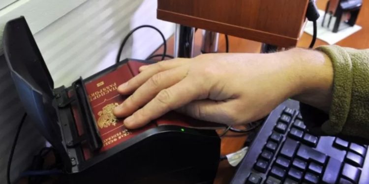 Украина вводит визовый режим для граждан России