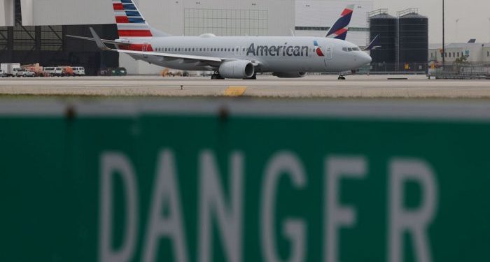 Три человека пострадали при возгорании самолета в США во время посадки