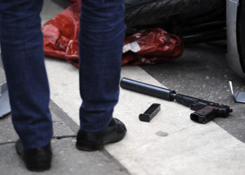 В центре Москвы из пистолета с глушителем застрелили бизнесмена. В Армении его разыскивали за подготовку убийства