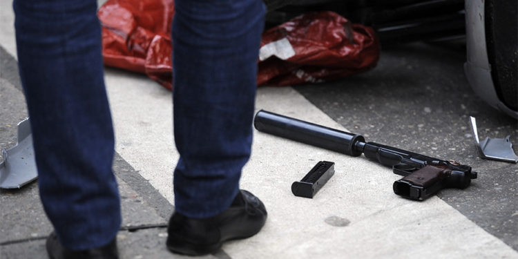 В центре Москвы из пистолета с глушителем застрелили бизнесмена. В Армении его разыскивали за подготовку убийства