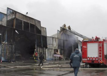 На западе Москвы загорелся бизнес-центр
