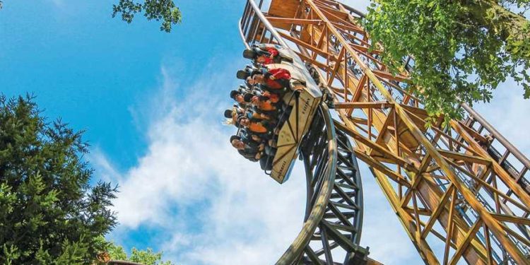 В США люди провисели на аттракционе головой вниз