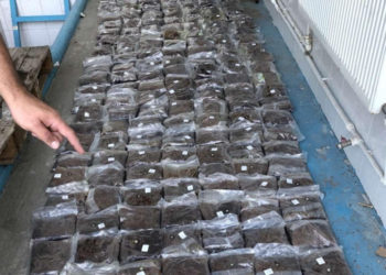 В автобусе направляющемся в Италию обнаружено 180 кг табака