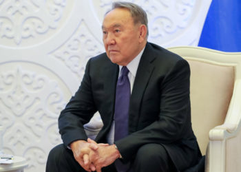 Новая Конституция лишила Назарбаева и его семью части привилегий