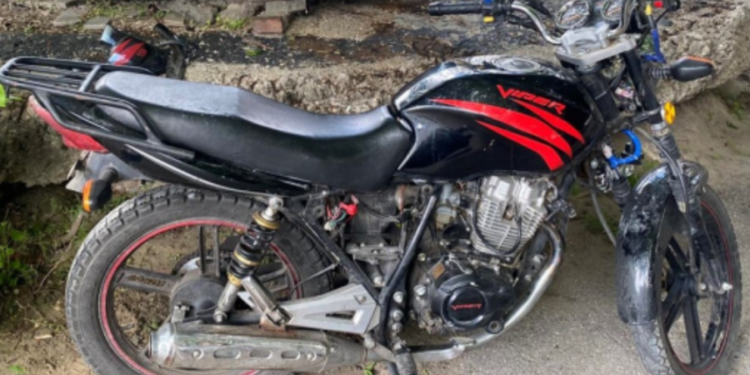 Minor din Capitală – pe mâna polițiștilor! A înhățat o motocicletă din curtea unui bloc și a plecat acasă