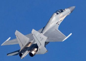 Истребитель ВВС Китая упал на жилой квартал. Один человек погиб, есть раненые
