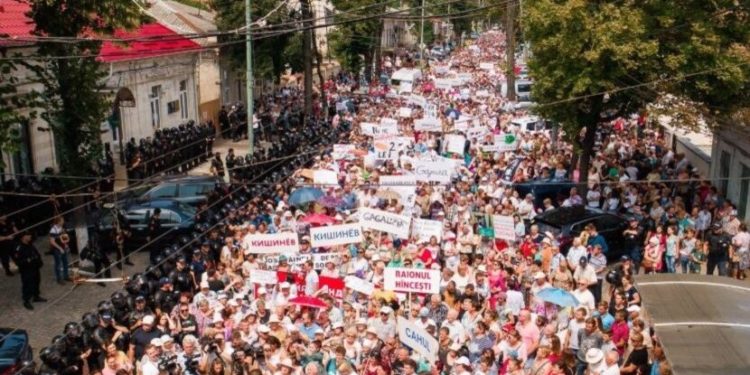 Шор призывает людей выйти на массовый протест, чтобы остановить рост цен