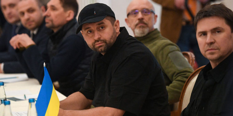 Арахамия о переговорах с Россией: контакты есть, но садиться за стол переговоров не время