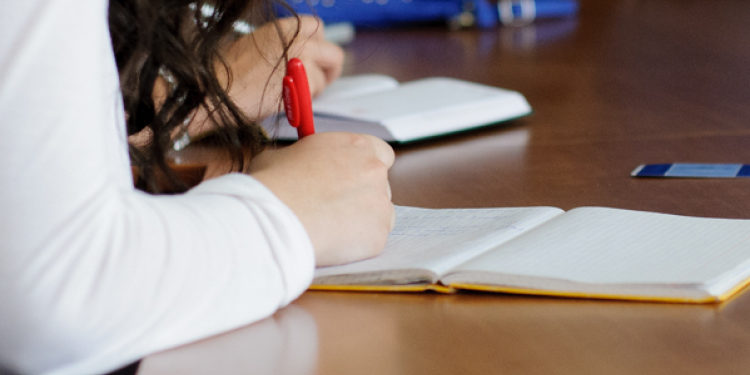 Încep examenele pentru absolvenții de gimnaziu